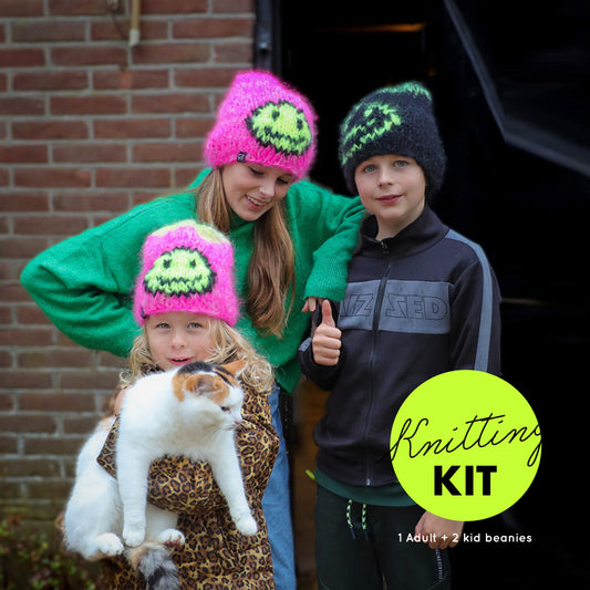 Knitting Kit – Chunky mohair Smiley beanies Pink 1 adult + 2 kid beanies (ENG-NL)