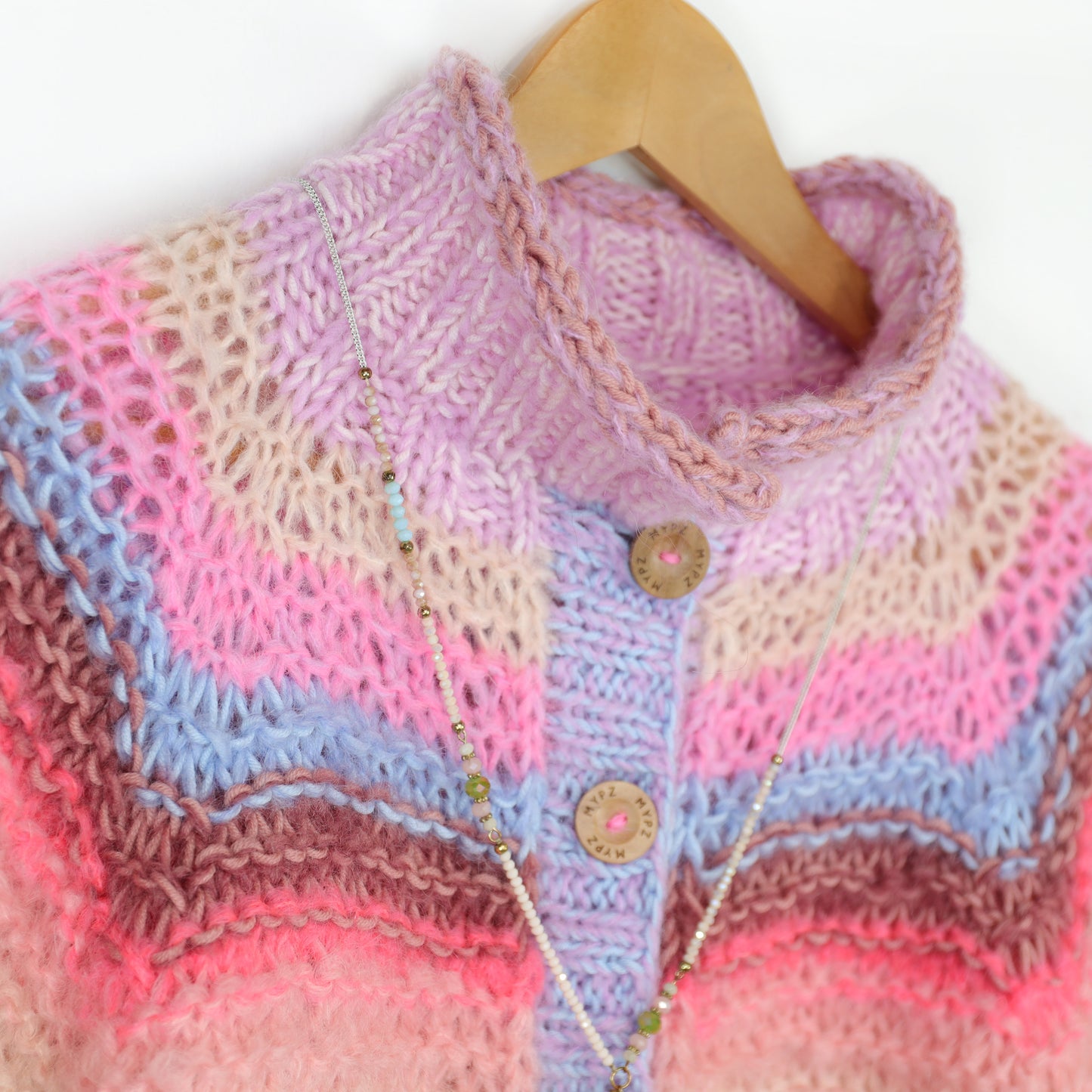 Knit Pattern – MYPZ top-down bomber cardigan Blush en Rouge No10 (ENG-NL-DE)