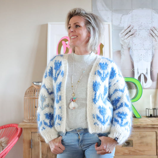 Knitting Kit – MYPZ Chunky Bomber Cardigan Tulips Blue No.9 (ENG-NL-DE)